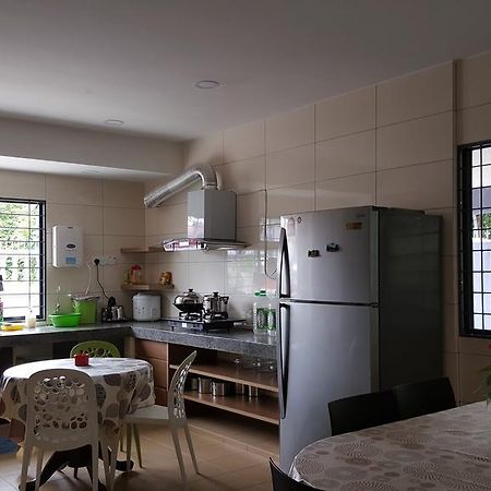 쿠칭 Ellis Lot 310 빌라 외부 사진